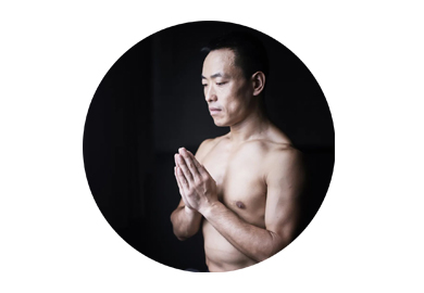 MANI瑜伽高级导师-Shark梁东，全美联盟RYT200注册认证导师